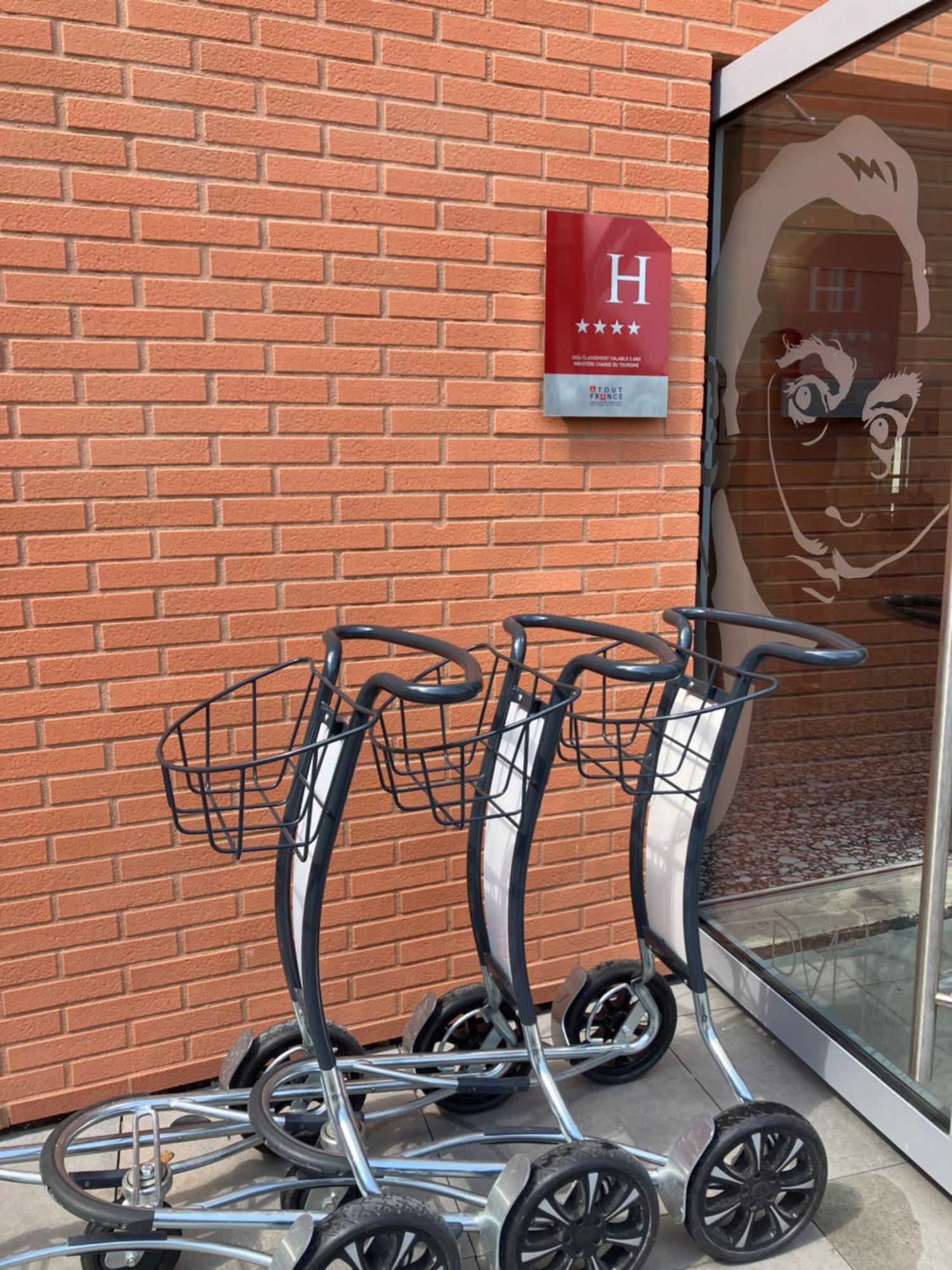 Dali Hotel Montauban Exterior photo